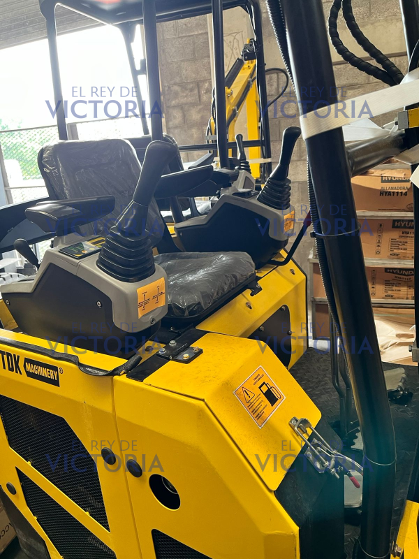 Mini Excavadora Oruga 1.2 Ton C/Motor Gasolina 25 Hp TDK - TDKE1250 - Image 5